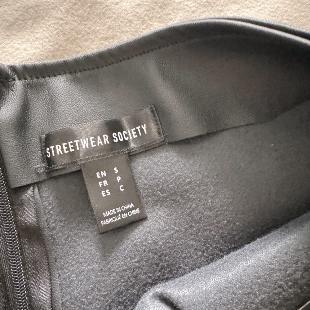 STREETWEAR SOCIETY - mini vegan leather skirt - Picture 6 of 7